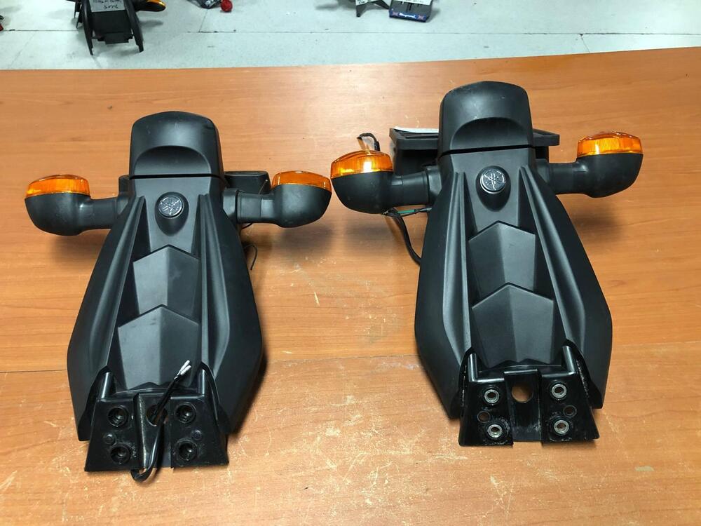 Portatarga con frecce Yamaha XJ6 2009 - 2015 (5)