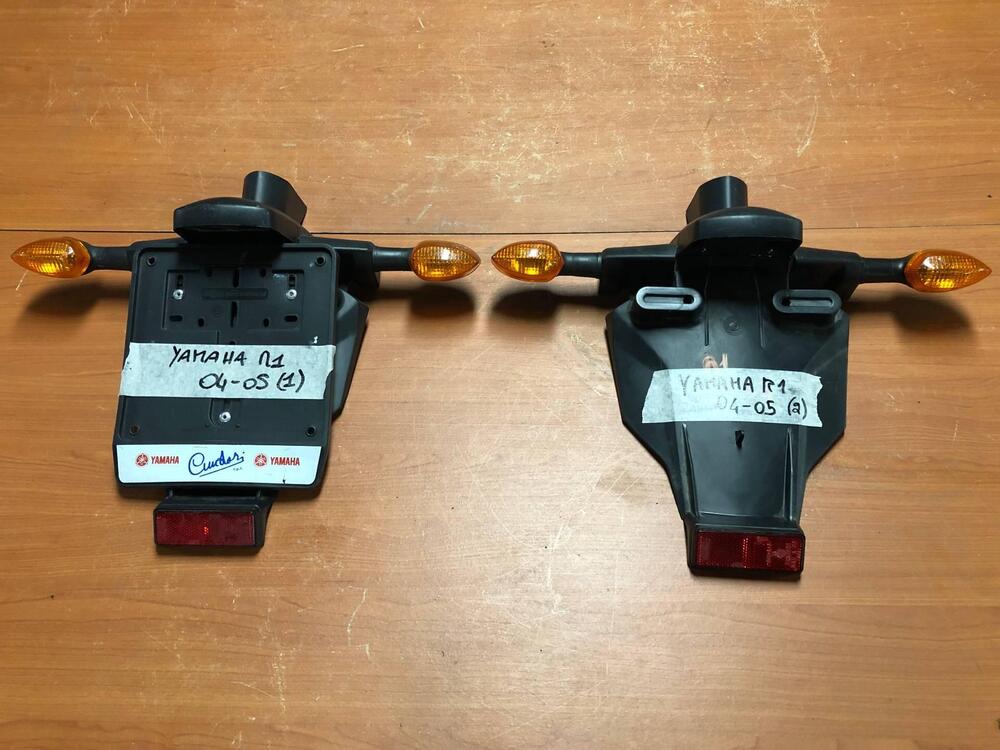 Portatarga con frecce Yamaha R1 2004 - 2005