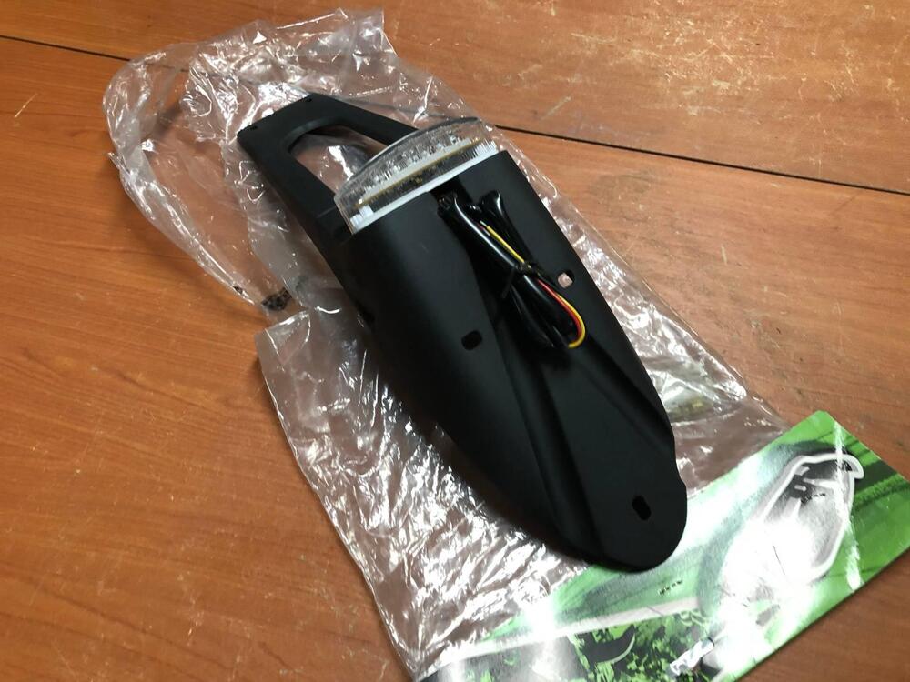 Portatarga con faro universale Ufo Plast (2)