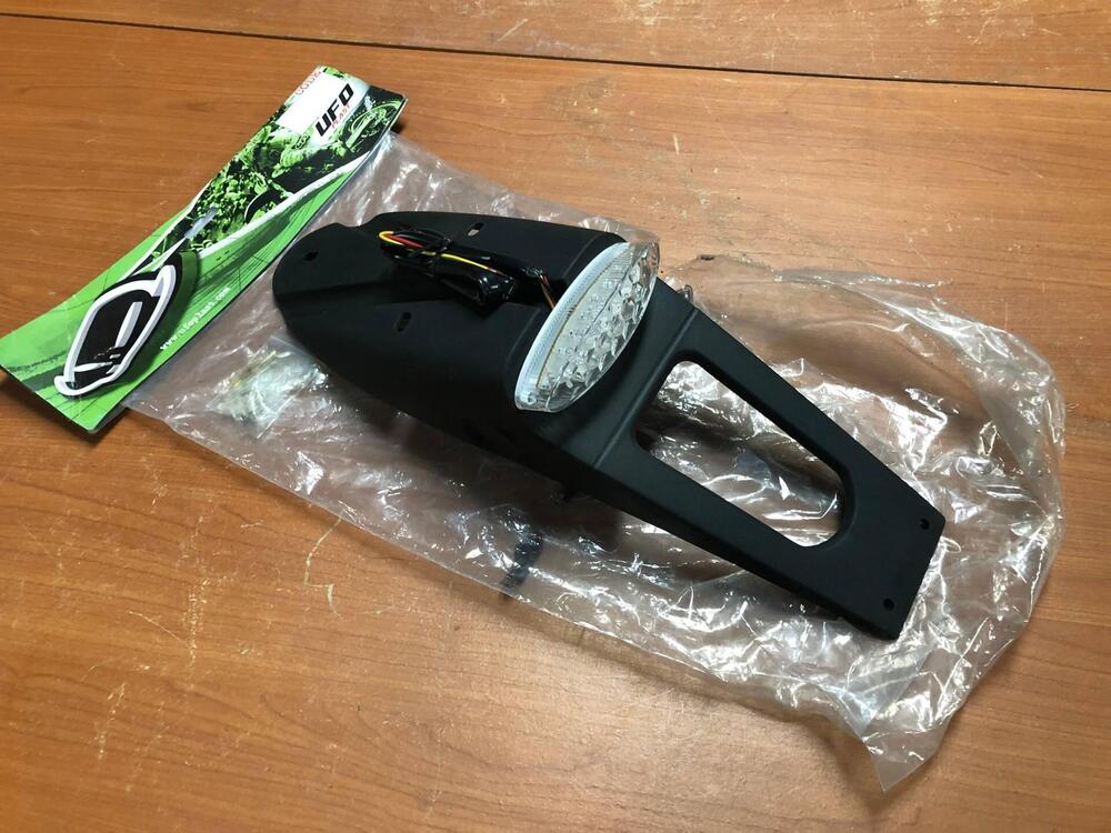 Portatarga con faro universale Ufo Plast