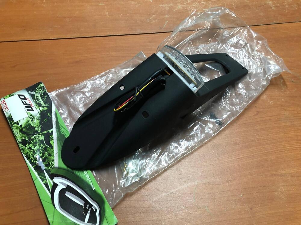 Portatarga con faro universale Ufo Plast (3)