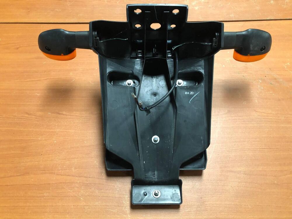 Portatarga con frecce Yamaha R6 2003 - 2005 (2)