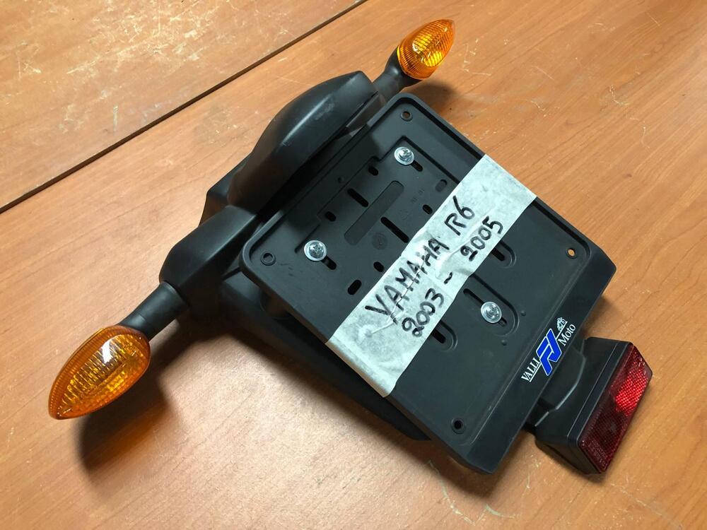 Portatarga con frecce Yamaha R6 2003 - 2005 (3)