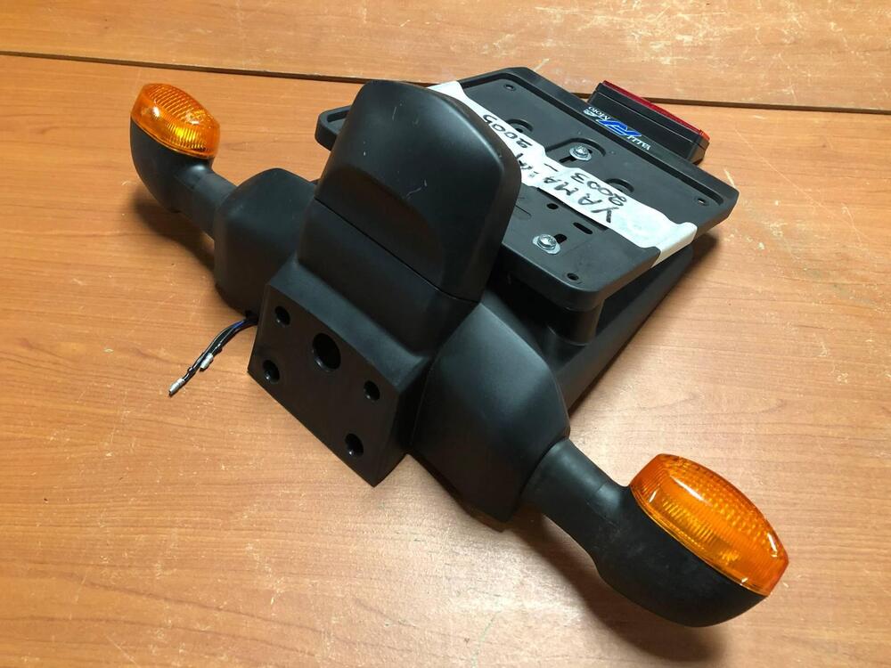 Portatarga con frecce Yamaha R6 2003 - 2005 (4)