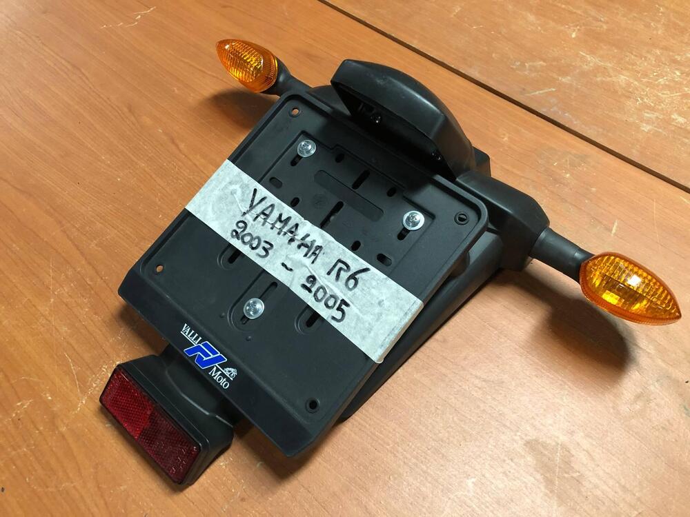 Portatarga con frecce Yamaha R6 2003 - 2005 (5)
