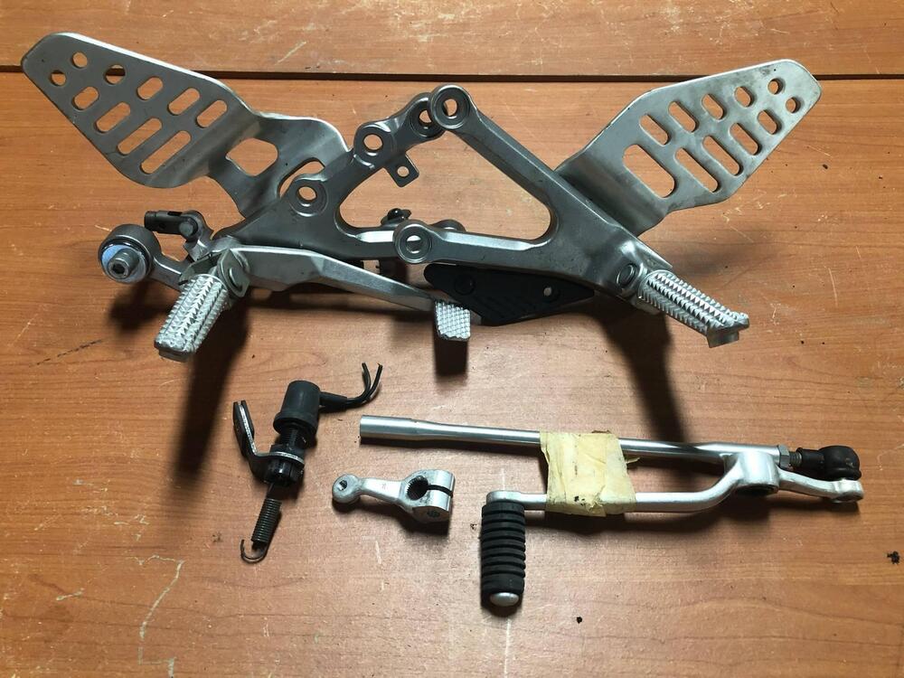 Coppia pedane anteriori Yamaha R6 2006 - 2007