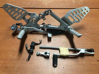 Coppia pedane anteriori Yamaha R6 2006 - 2007