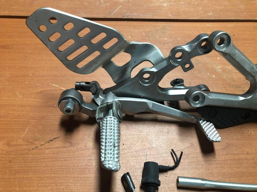 Coppia pedane anteriori Yamaha R6 2006 - 2007 (6)