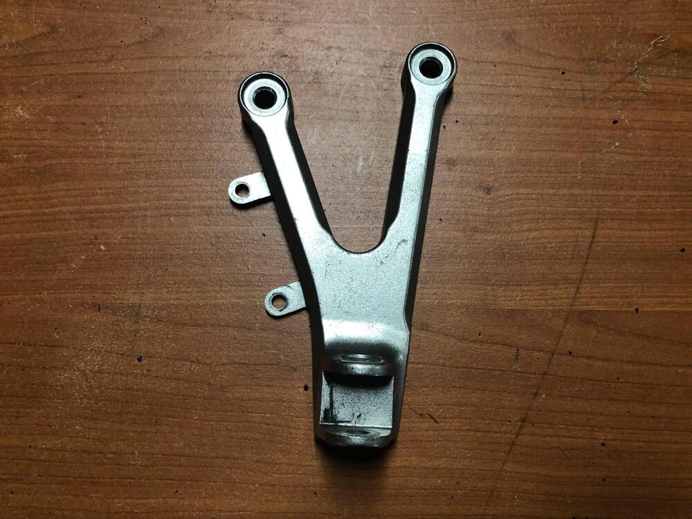 Supporto pedana anteriore sinistro Yamaha R6 06-07