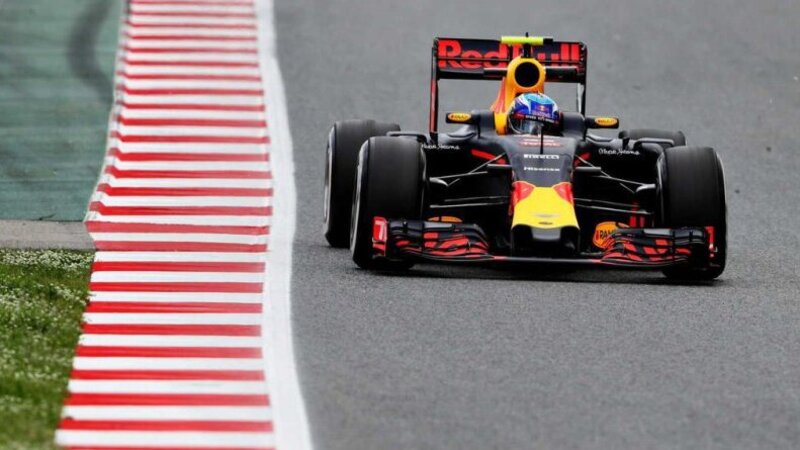 Formula 1, test Barcellona: volano Verstappen e la Red Bull