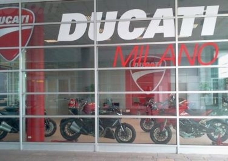 Ducati 222: nuovo showroom a Milano al centro commerciale Piazza Portello