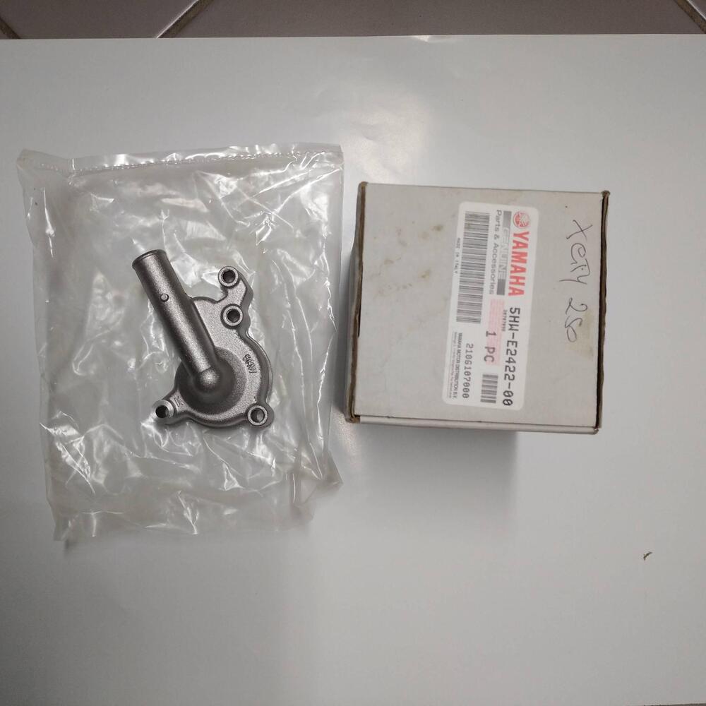 COPERCHIO POMPA ACQUA YAMAHA XMAX 250/XC300/YP250