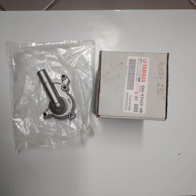 COPERCHIO POMPA ACQUA YAMAHA XMAX 250/XC300/YP250
