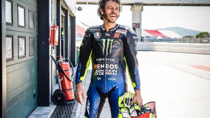 Valentino Rossi torna in pista a Misano... felice come un bambino