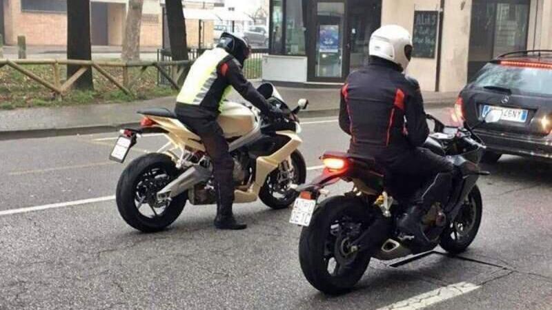 Aprilia RS 660: foto spia su strada