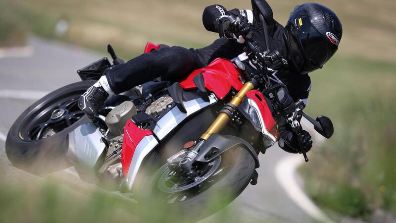 Ducati Streetfighter V4S TEST. La rivoluzionaria