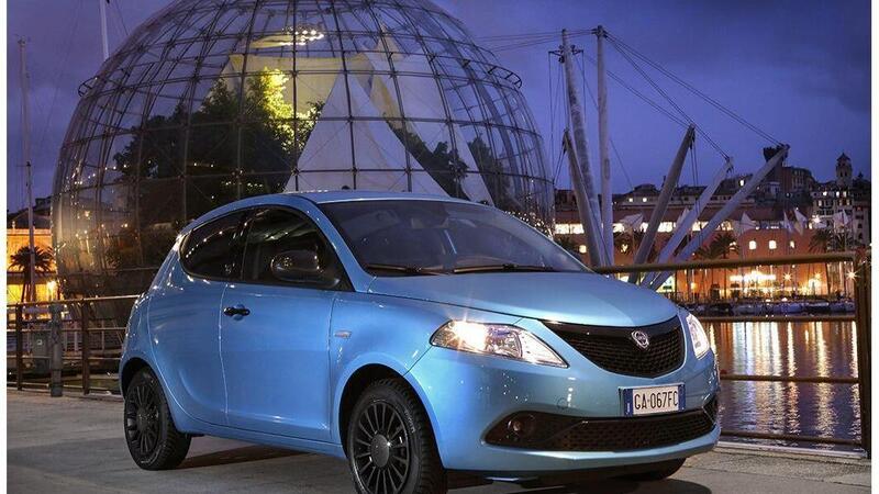 Nuova Lancia Ypsilon Hybrid: colori del mare e plastica riciclata per il Firefly 70CV 12V da 14K [solo manuale]