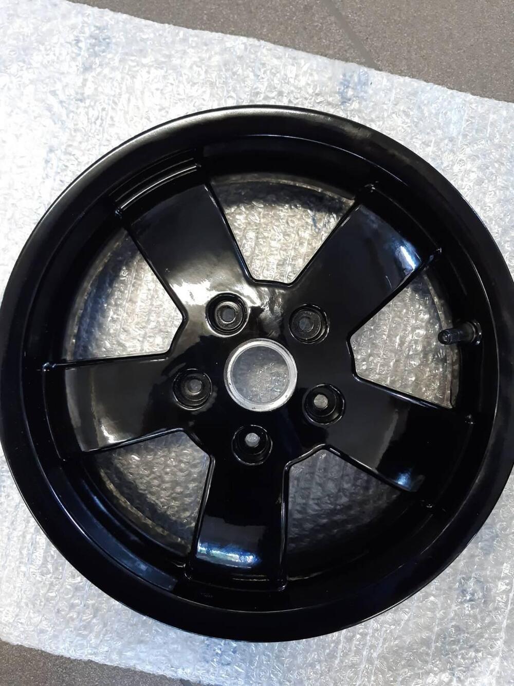 CERCHIONE VESPA GTS (2)