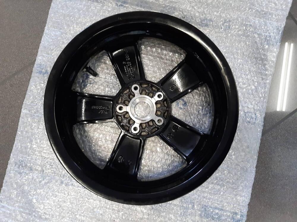 CERCHIONE VESPA GTS (3)