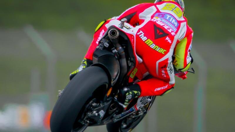 MotoGP, Mugello 2016. Iannone chiude in testa le libere del venerd&igrave;