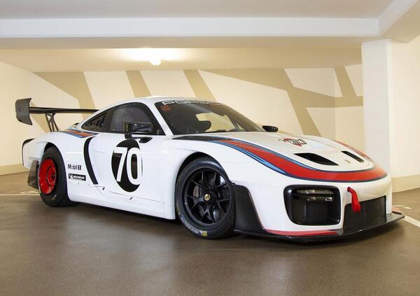 All&#039;asta la Porsche 935 2/77 livrea Martini: ma sotto sotto &egrave; una 911 GT2 RS