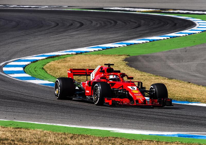 F1, Ferrari in marcatura sulla Mercedes: test in pista anche per la Rossa