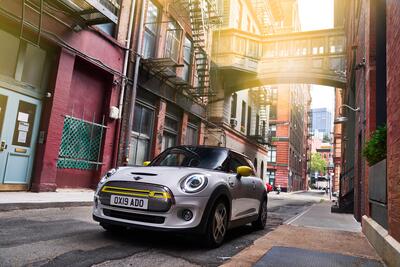 Mini Full Electric: finalmente l&#039;abbiamo guidata in due [Video]