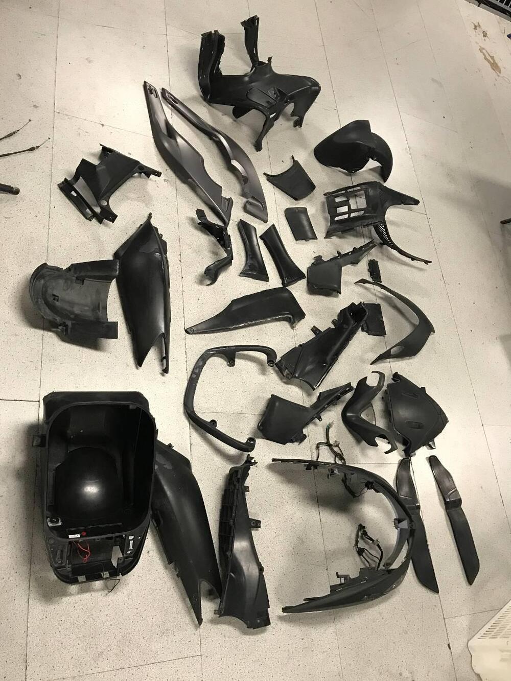 Serie completa carene Yamaha T-Max '01-'03 (8)