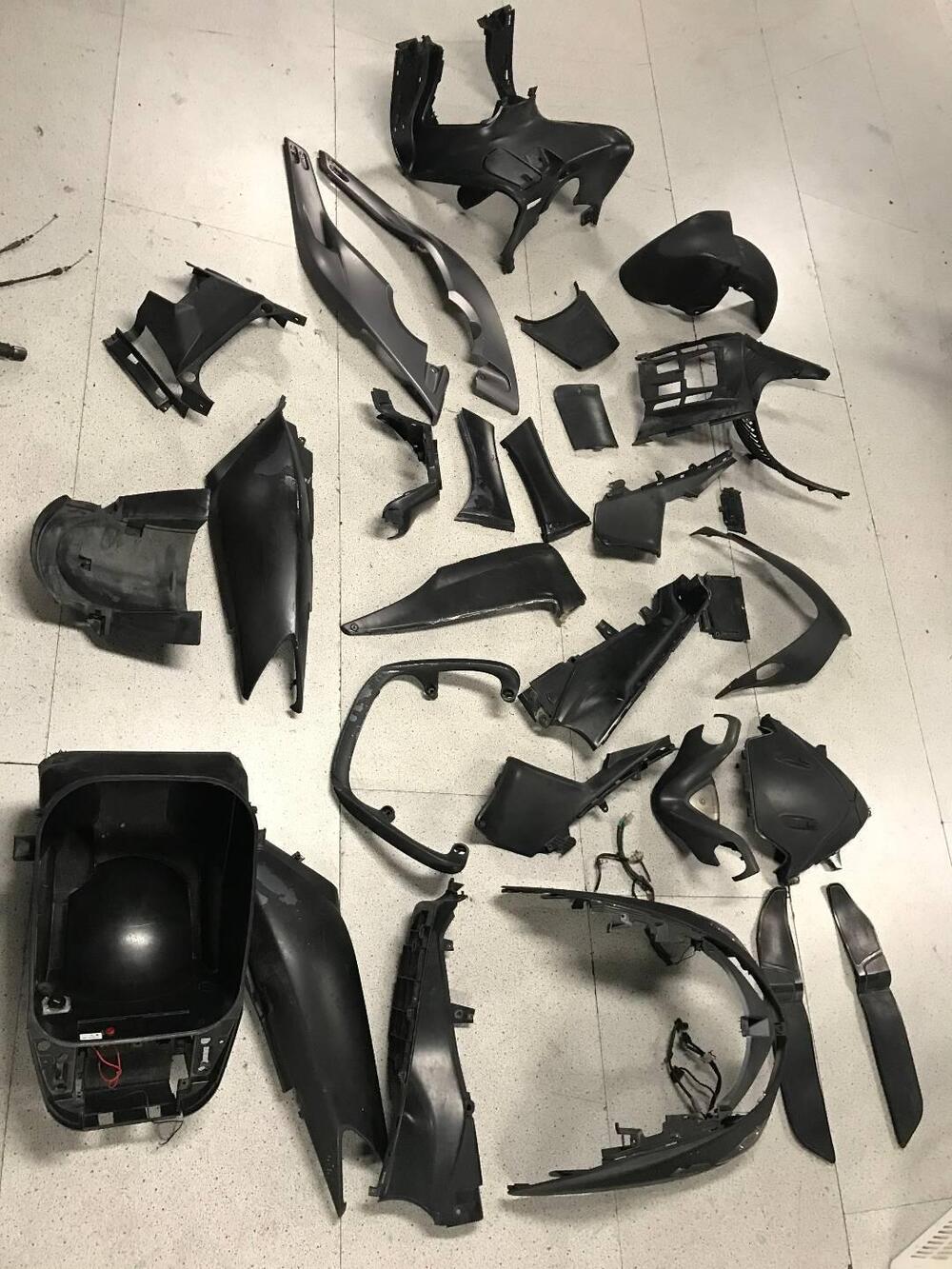 Serie completa carene Yamaha T-Max '01-'03 (9)