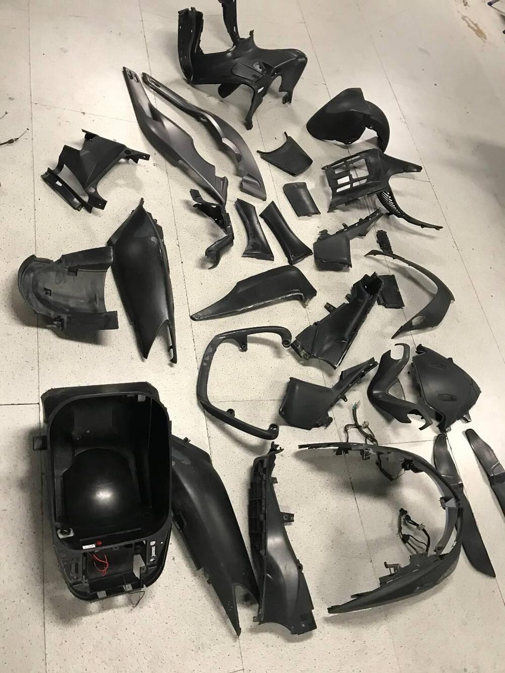 Serie completa carene Yamaha T-Max '01-'03 (12)