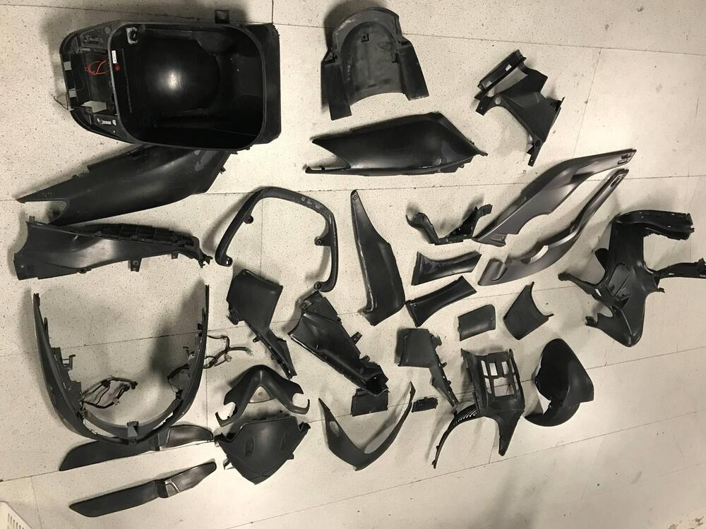 Serie completa carene Yamaha T-Max '01-'03 (14)