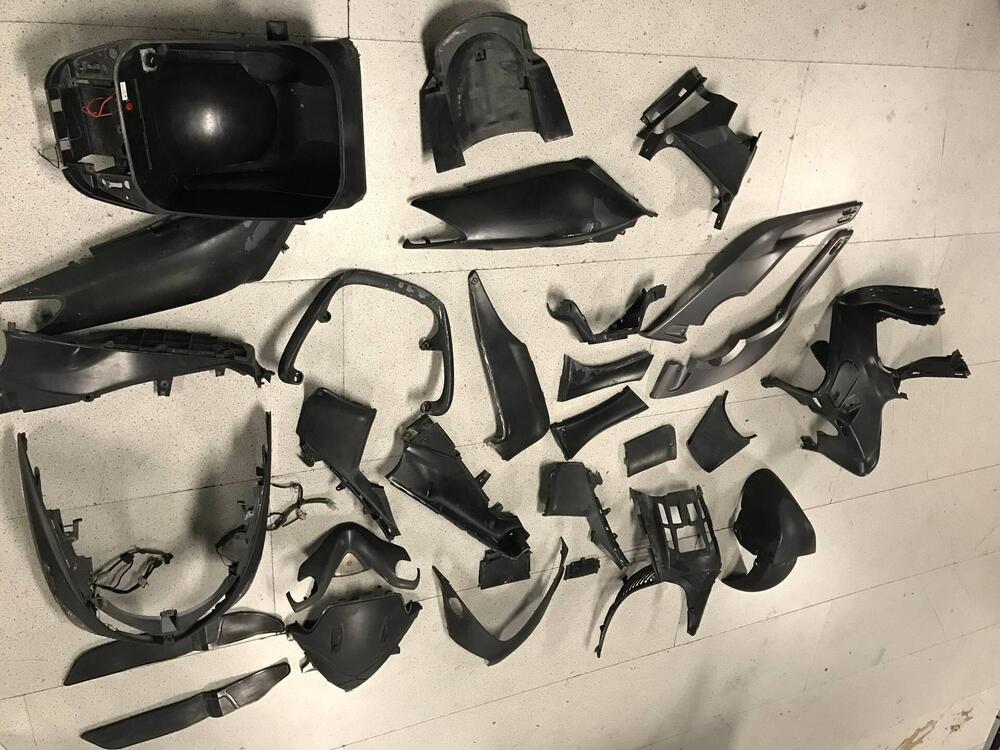 Serie completa carene Yamaha T-Max '01-'03 (17)