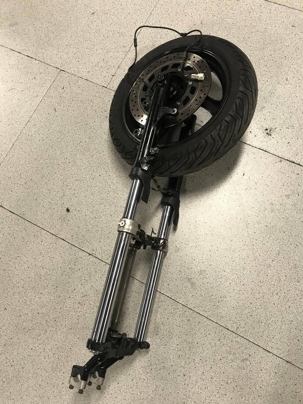 Avantreno completo Yamaha T-Max '01-'03 (3)