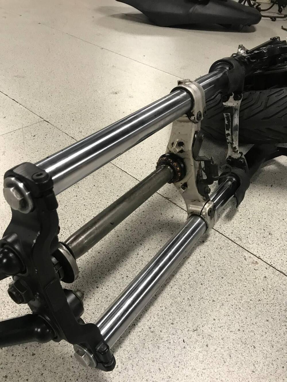 Avantreno completo Yamaha T-Max '01-'03 (4)