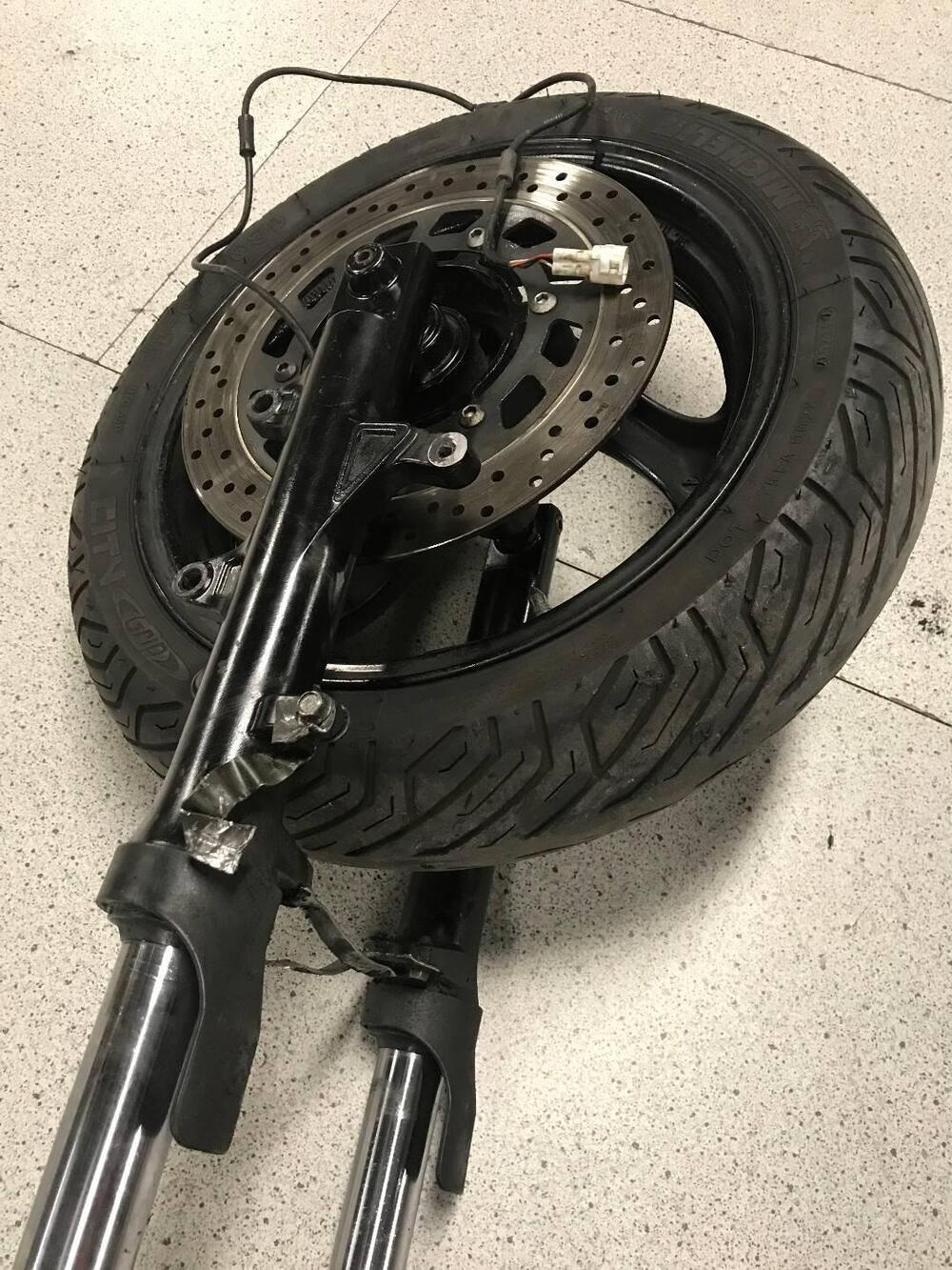 Avantreno completo Yamaha T-Max '01-'03 (8)