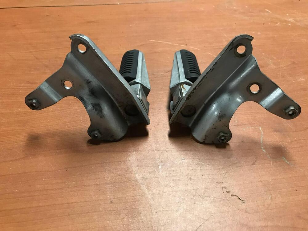 Coppia pedane posteriori per Yamaha T-Max '01-'03 (4)