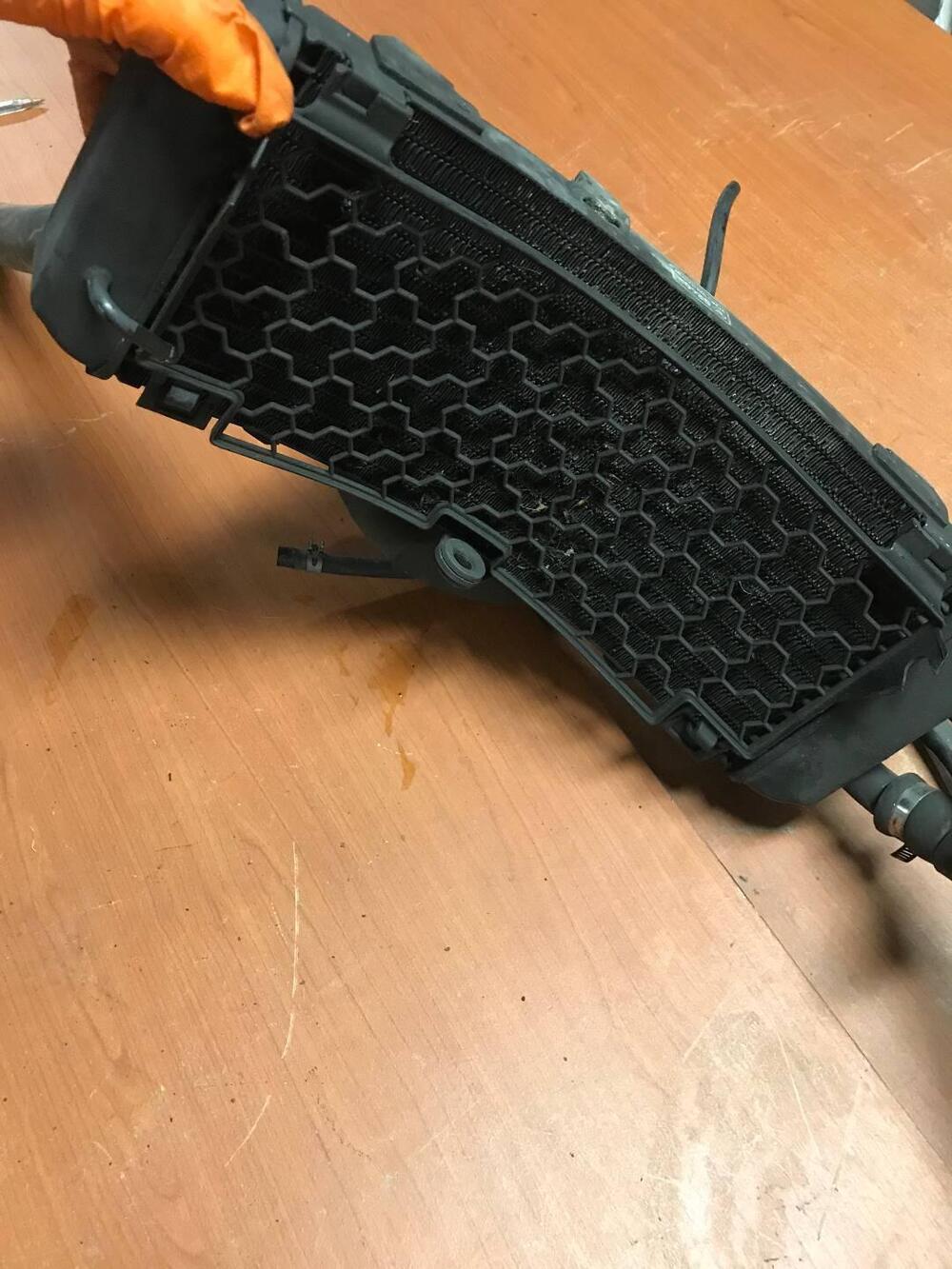 Radiatore completo per Yamaha T-Max '01-'03 (4)