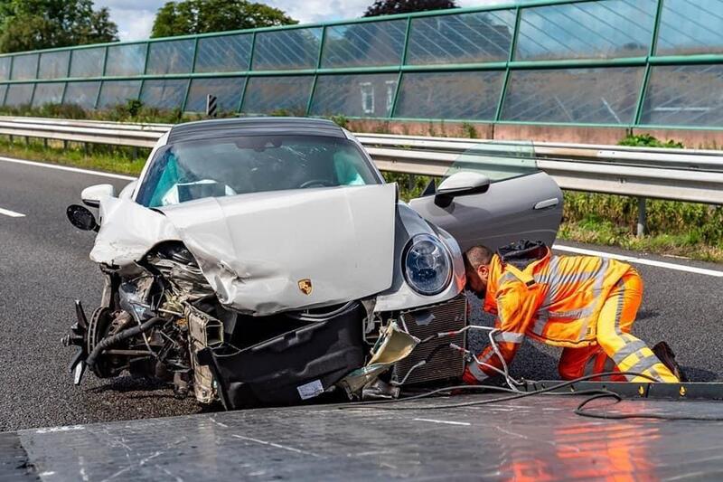 Distrugge Porsche 911 nuova in autostrada: &ldquo;Andavo ad oltre 200 all&#039;ora&quot;