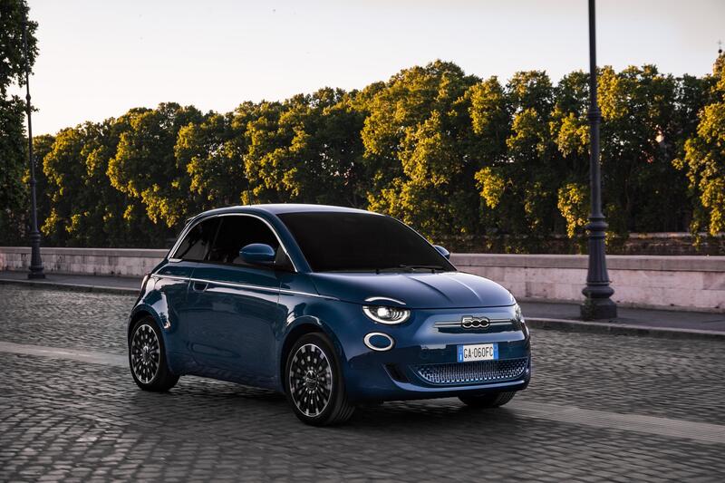 Fiat 500 elettrica, aperti gli ordini della berlina