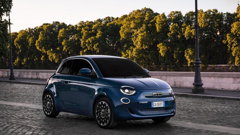 Fiat 500 elettrica, aperti gli ordini della berlina