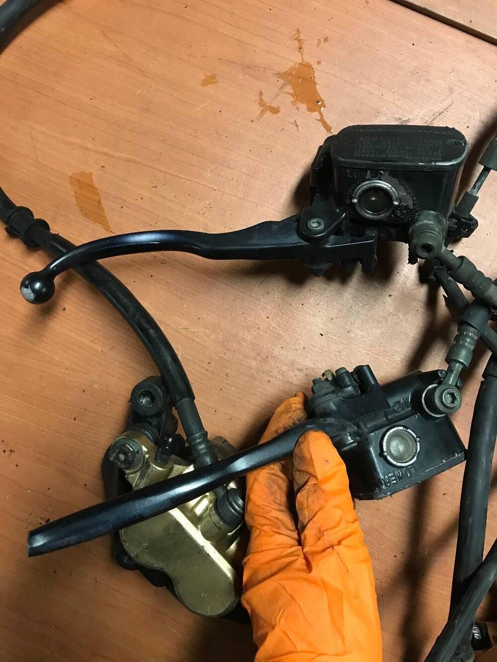 Coppia di pinze freno Yamaha T-Max '01-'03 (4)