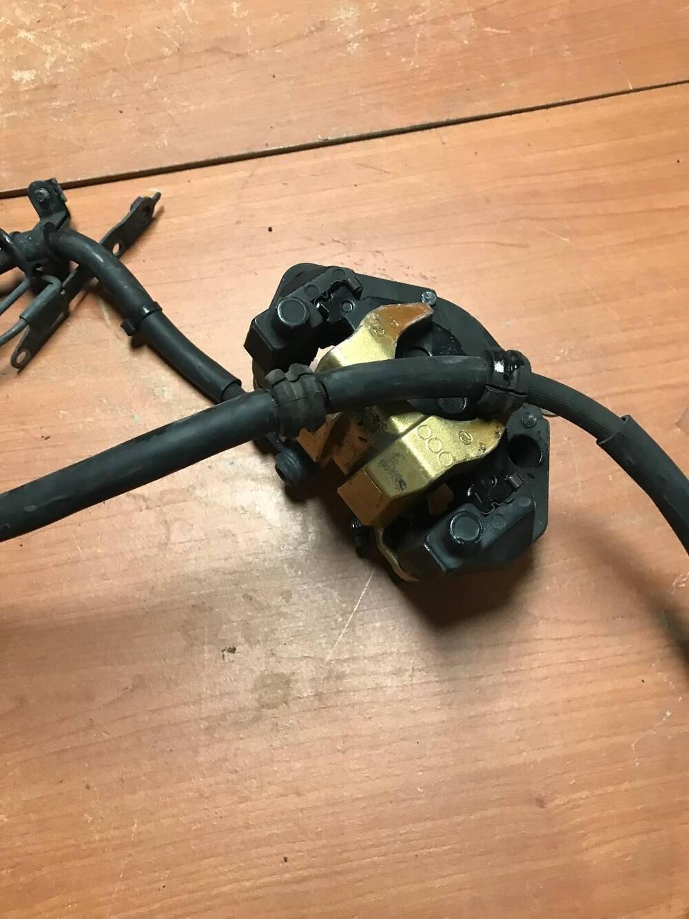 Coppia di pinze freno Yamaha T-Max '01-'03 (5)