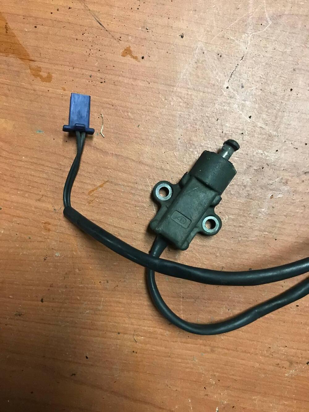 Cavalletto laterale con sensore Yamaha T-Max (3)