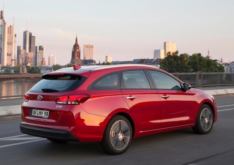 Hyundai i30 Station Wagon (2017-->>) (23)