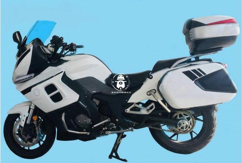 Benelli BJ1200, nuove immagini della GT a tre cilindri