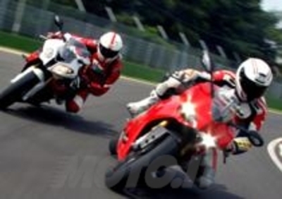 BMW S1000RR VS Ducati Panigale 1199S 