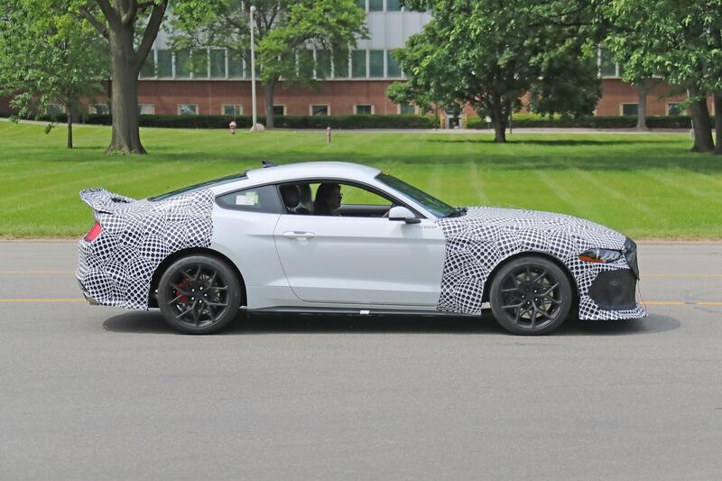 La futura Mustang Mach I vista di profilo