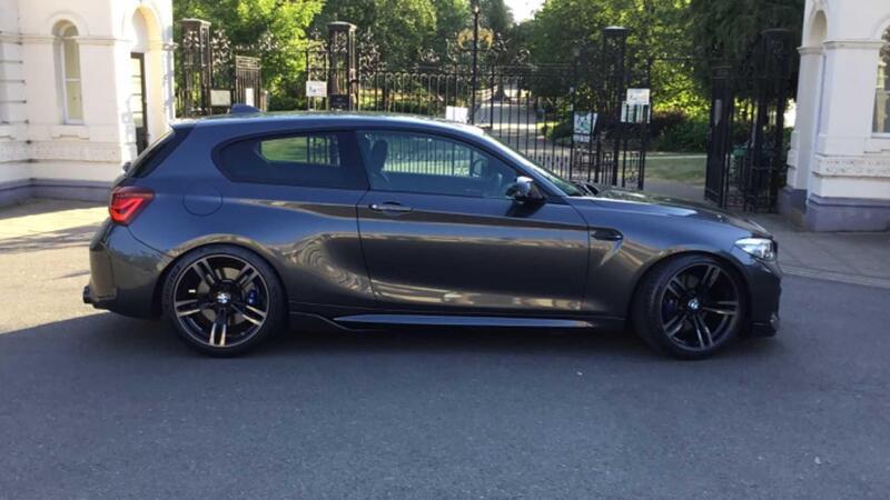 La BMW M140i M2 vista di lato