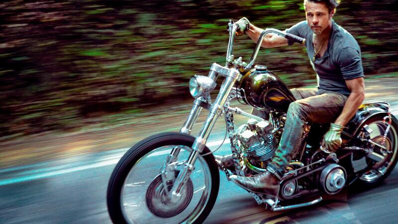 La foto di Brad Pitt sulla sua Harley Indian Larry vale 12.000 dollari