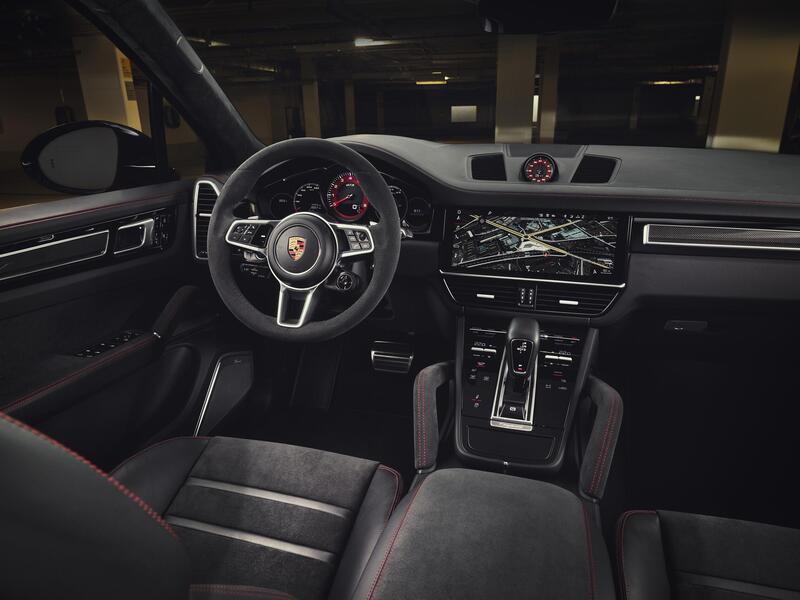 Gli interni del nuovo Porsche Cayenne GTS